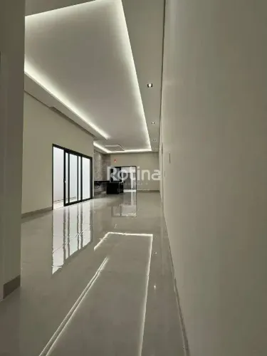 Casa à venda, 3 quartos, Novo Mundo - Uberlândia/MG - Rotina Imobiliária