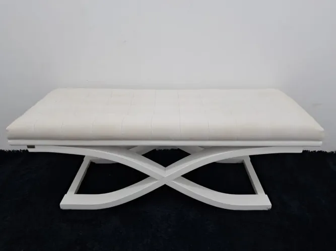 Recamier Itália - ARMIL - 120x46x43 Madeira Jequitibá (laca branca), estofado em linho 