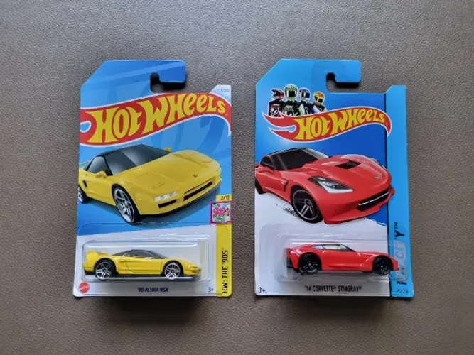 Miniaturas Hot Wheels: Acura NSX '1990 + Corvette Stingray '2014