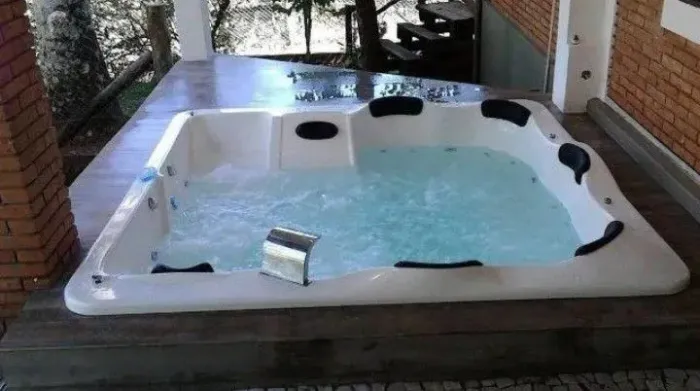 Piscina, hidromassagem desfrute de um luxo acessível com instalação e tudo pronto 