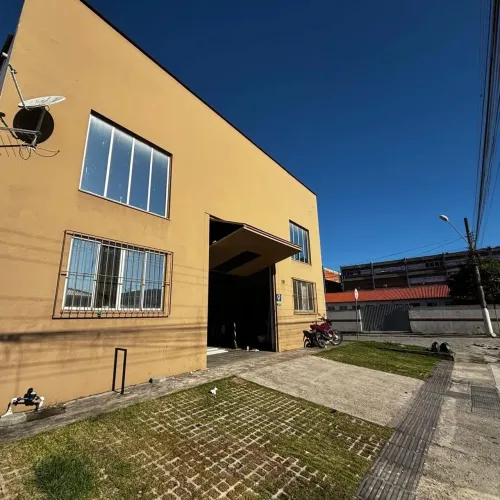 Amplo galpão comercial à venda no bairro Rio Caveiras, em Biguaçu
