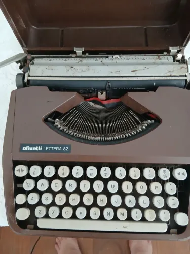 MÁQUINA DE DATILOGRAFIA OLIVETTI LETTERA 82 RELÍQUIA 