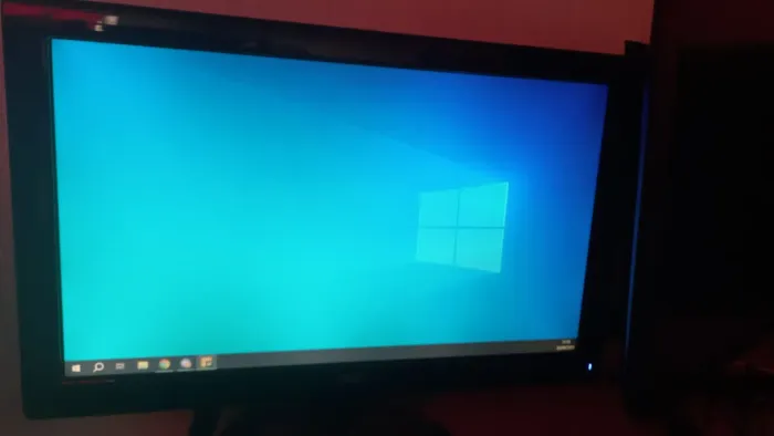 Monitor usado desapegando