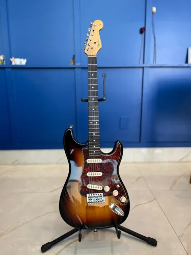 Guitarra Stratocaster Fender (Leia a descrição)