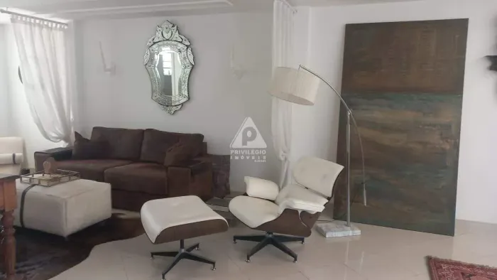 Cobertura Duplex com 3 quartos na Fonte da Saudade e 204m²