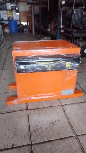 TRANSFORMADOR DE ENERGIA TRIFÁSICO