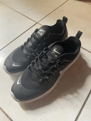 Nike Air Max Axis 44