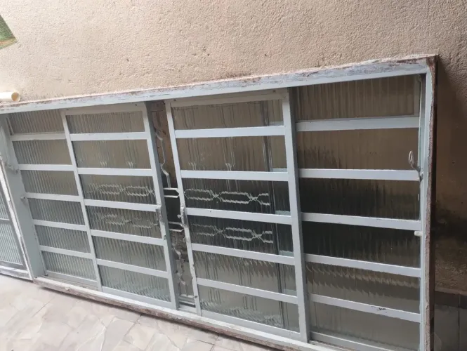 Vidro e veneziana 1.00x2.000MT