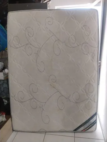 EXCELENTE COLCHÃO MOLA ENSACADA