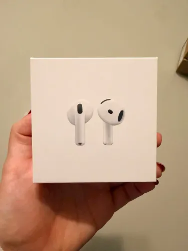 Apple airpods 4 geração na caixa.