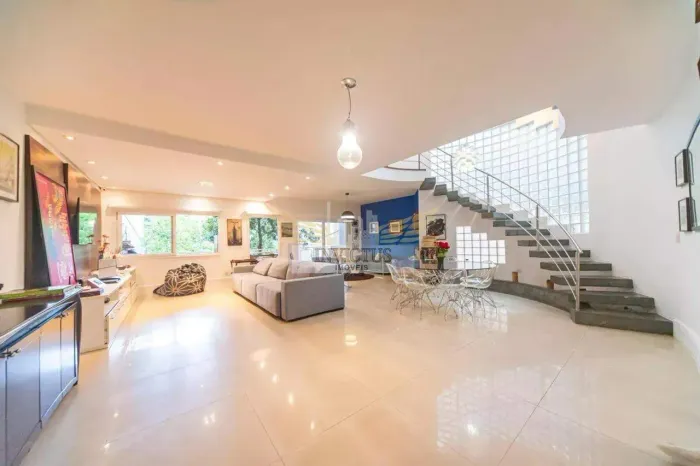 Sobrado com 4 Quartos à Venda, 424m² - Vila Assunção, Santo André/SP.