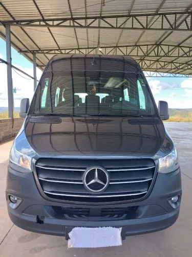 Vende se essa van 