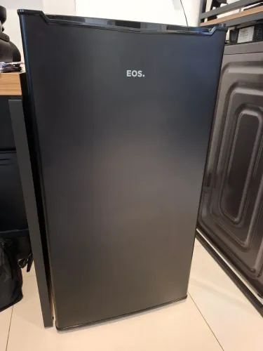 Frigobar EOS 93 (EFB101P)