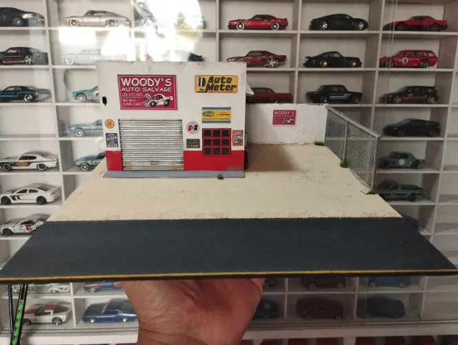 Diorama woody's salvage.