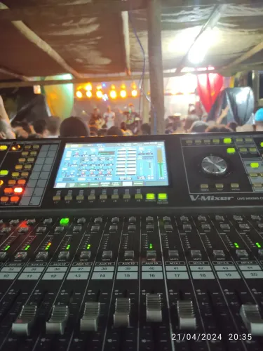 Mesa digital Roland M480