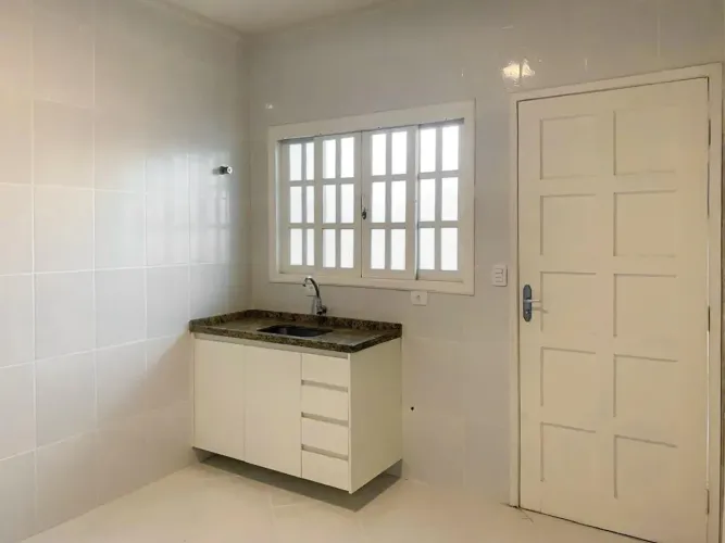 Casa à venda Parque dos Príncipes - 2Dorm (01 suíte)