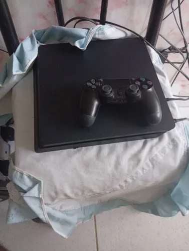 Ps4 slim com 5 jogos