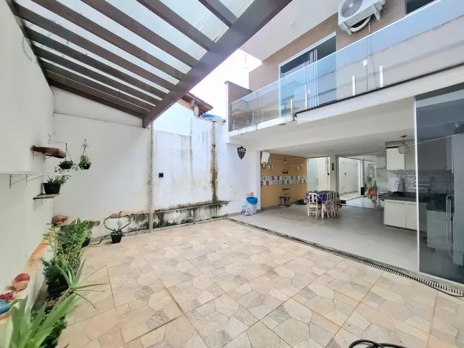 Casa Geminada á venda no bairro Vila Clóris, Belo Horizonte - MG.