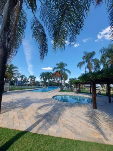 Casa de Alto Padrão no Condomínio Damha I com 3 Suítes, Piscina e Área Gourmet
