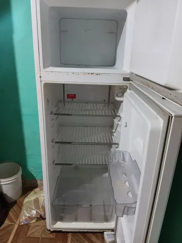 Máquina e geladeira