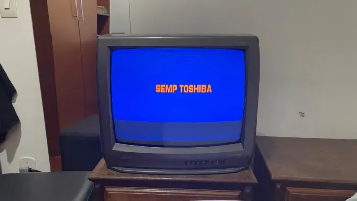 TV de Tubo Semp Toshiba 20" Bivolt - Ideal para Retrogaming / Consoles Antigos