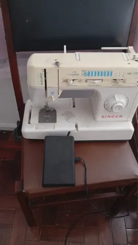 Máquina de costura singer