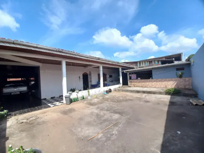 Vendo casa com 4 kitnet, o mesmo fica localizado no bairro Zerão.bairro Zerão
