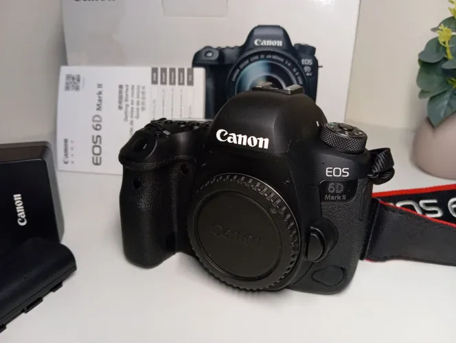 Câmera Canon EOS 6D Mark II - Full Frame - Estado de Nova - Corpo