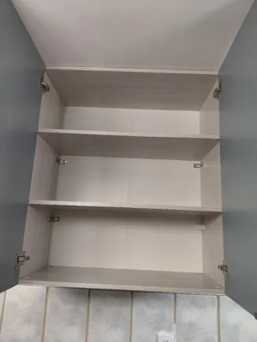 Armário de parede com duas portas