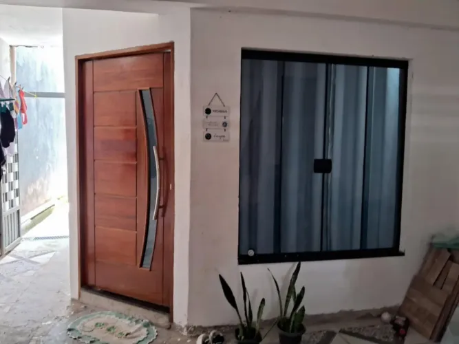 Vende se casa muito boa bem localizada sem vizinho de frente
