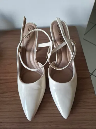 Salto fino Beira Rio off-white tamanho 38