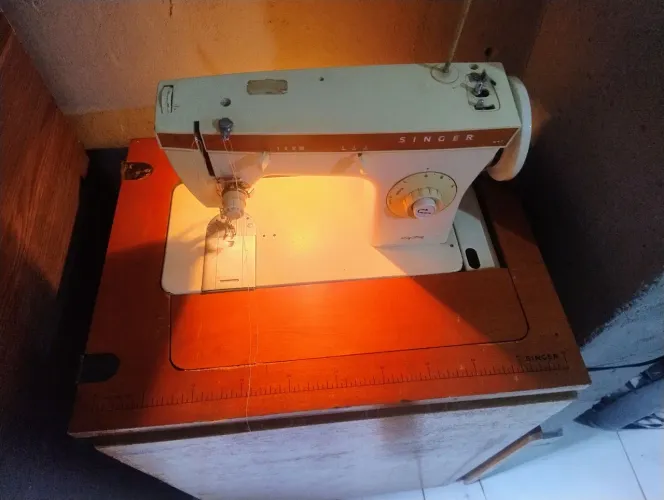 Vendo máquina de costura doméstica