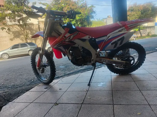 CRF 450 R nova de mais
