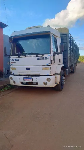 Caminhão agregado 