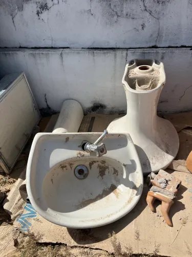 Vaso sanitário com pia branco