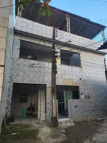Vende-se duas casas.