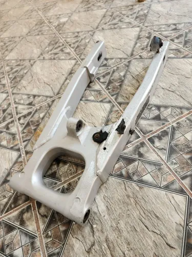 Balança traseira Honda Twister antiga