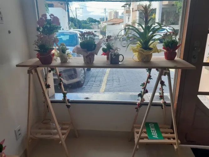 São 11 peças de moveis em madeira de pinos, perfeito para qualquer tipo de ambiente .