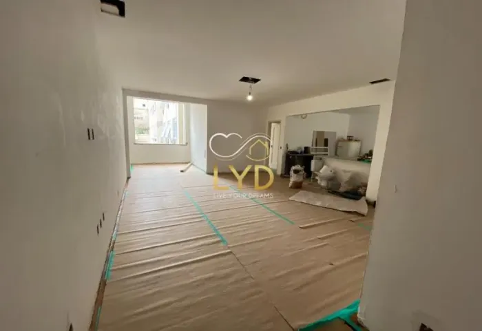 Excelente apartamento reformado no Posto 6