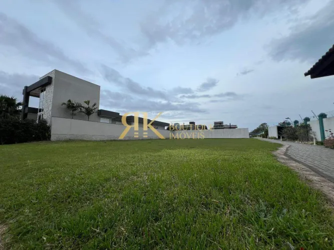 Lote de 510m² em condomínio alto padrão