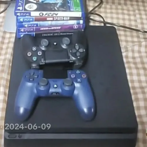 Vendo ps4 semi-novo