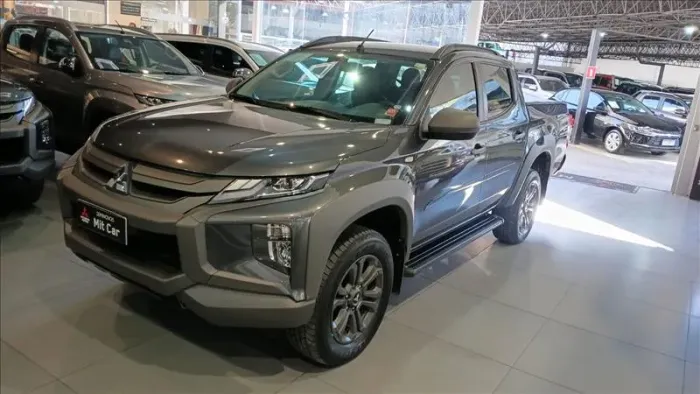 Mitsubishi L200 Tri. S. Outd. Plus 2.4 4X4 Die. AUT 2025