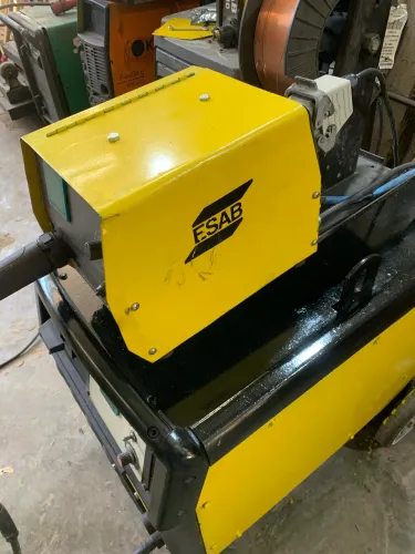 Máquina de solda Mig 500A trifásica Esab