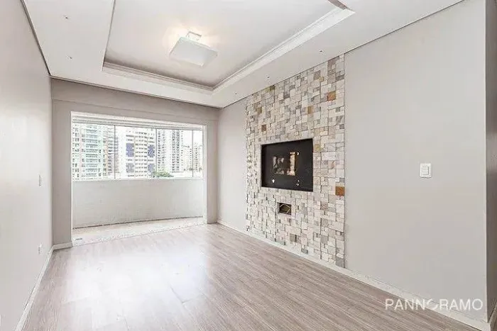 Apartamento com sacada na melhor localização do Agua Verde