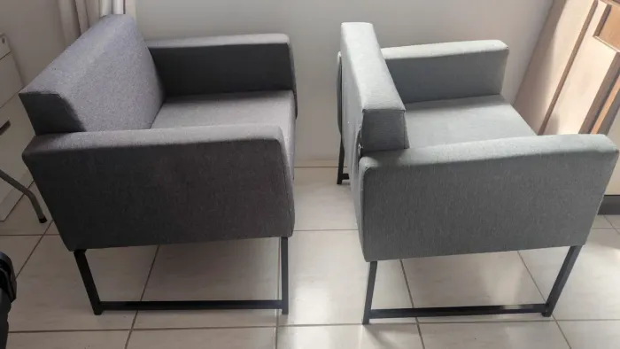 Duas poltronas Sara
