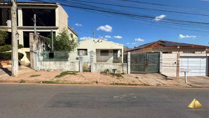 Casa para venda, 2 quarto(s), Jardim Cuiaba, Cuiabá