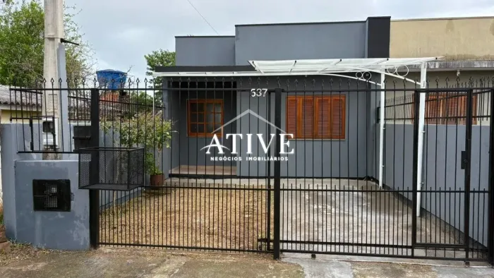 CASA BEM NOVA À VENDA - PRONTA PARA MORAR!