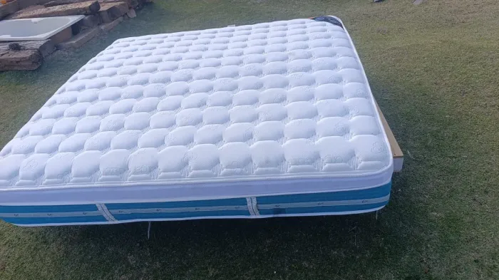 Colchão Box king size Castor Novo