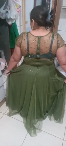 Vestido de festa madrinha verde oliva plus size. Tamanho EXG usado apenas uma vez .