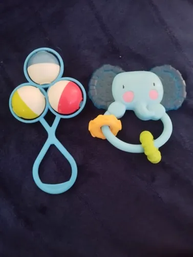 Kit dois chocalhos bebê mattel